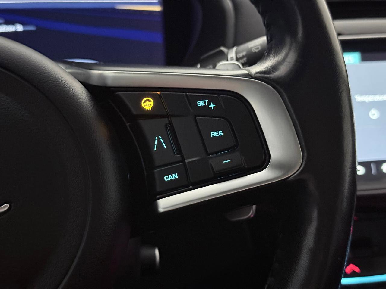 Used 2020 Jaguar F-PACE Checkered Flag image 40