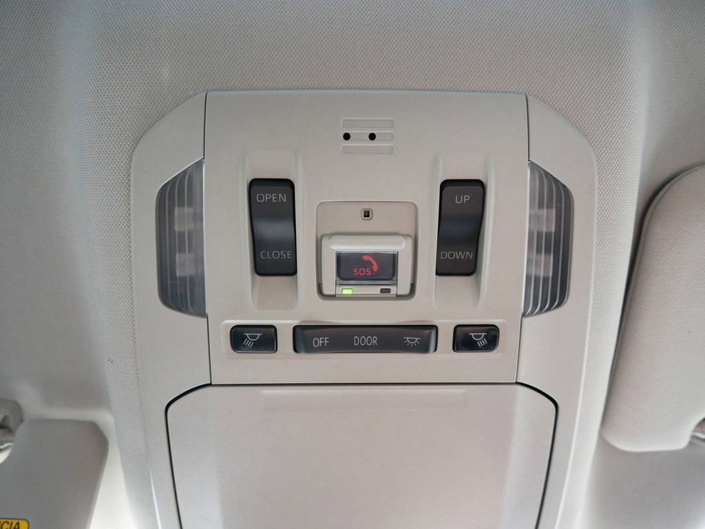 Used 2021 Toyota Highlander XLE image 26