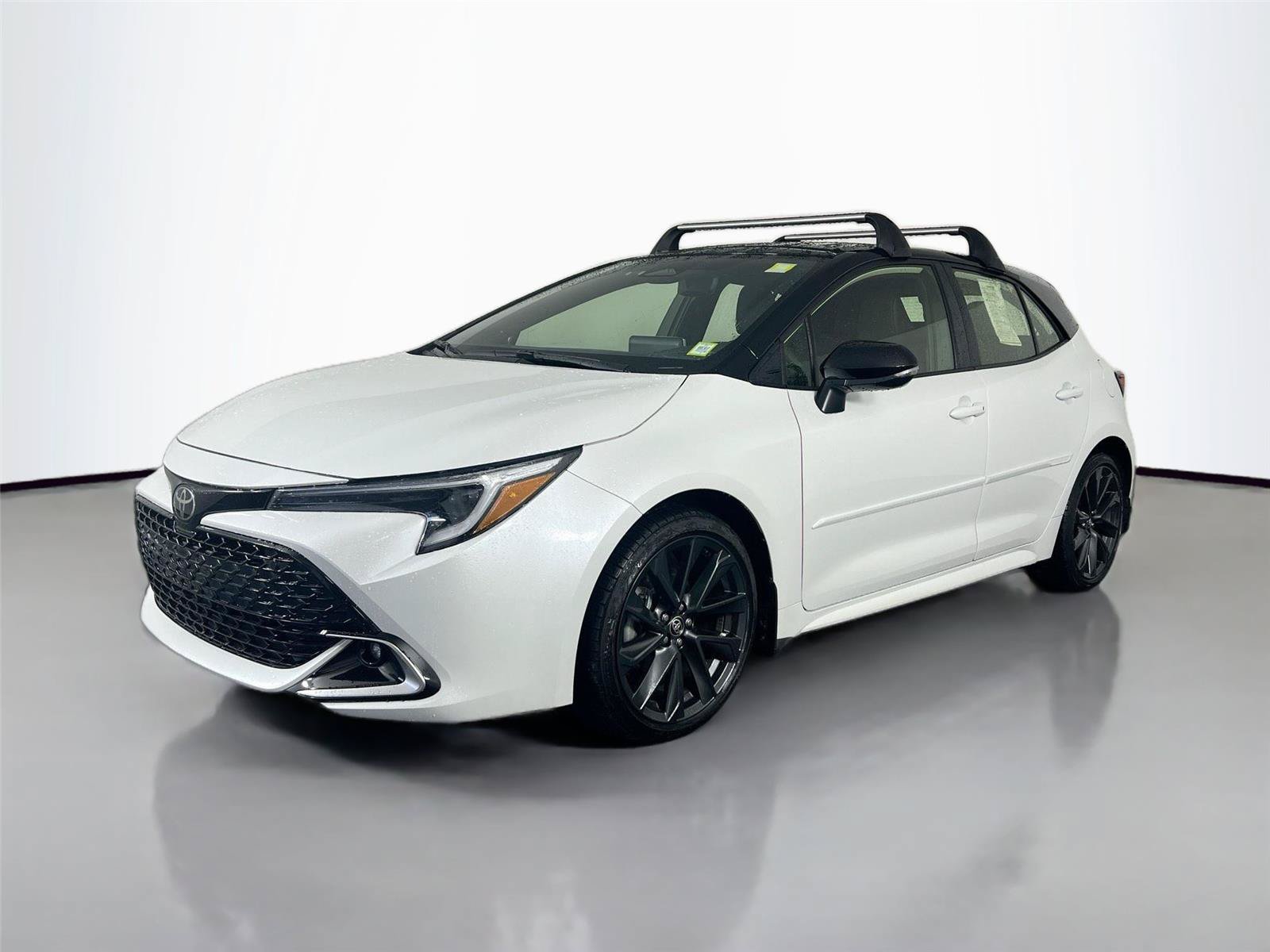Used 2025 Toyota Corolla XSE FWD image 2