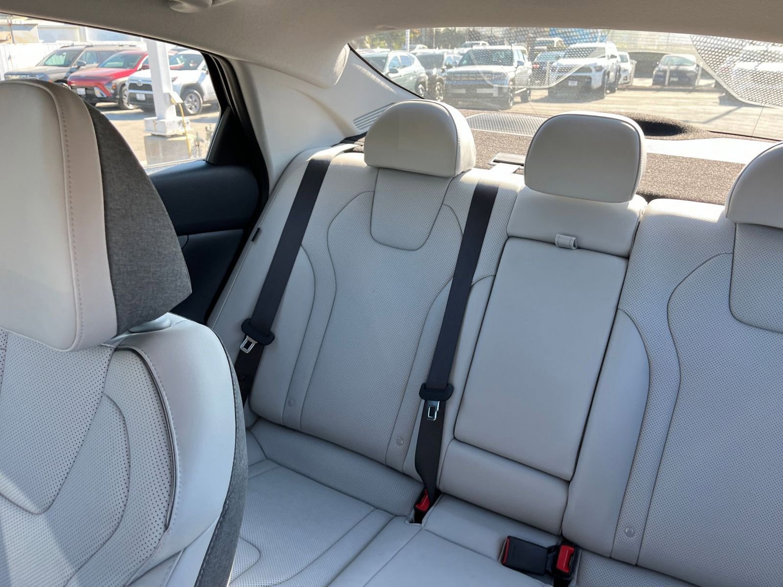 Used 2025 Hyundai Elantra Limited image 40