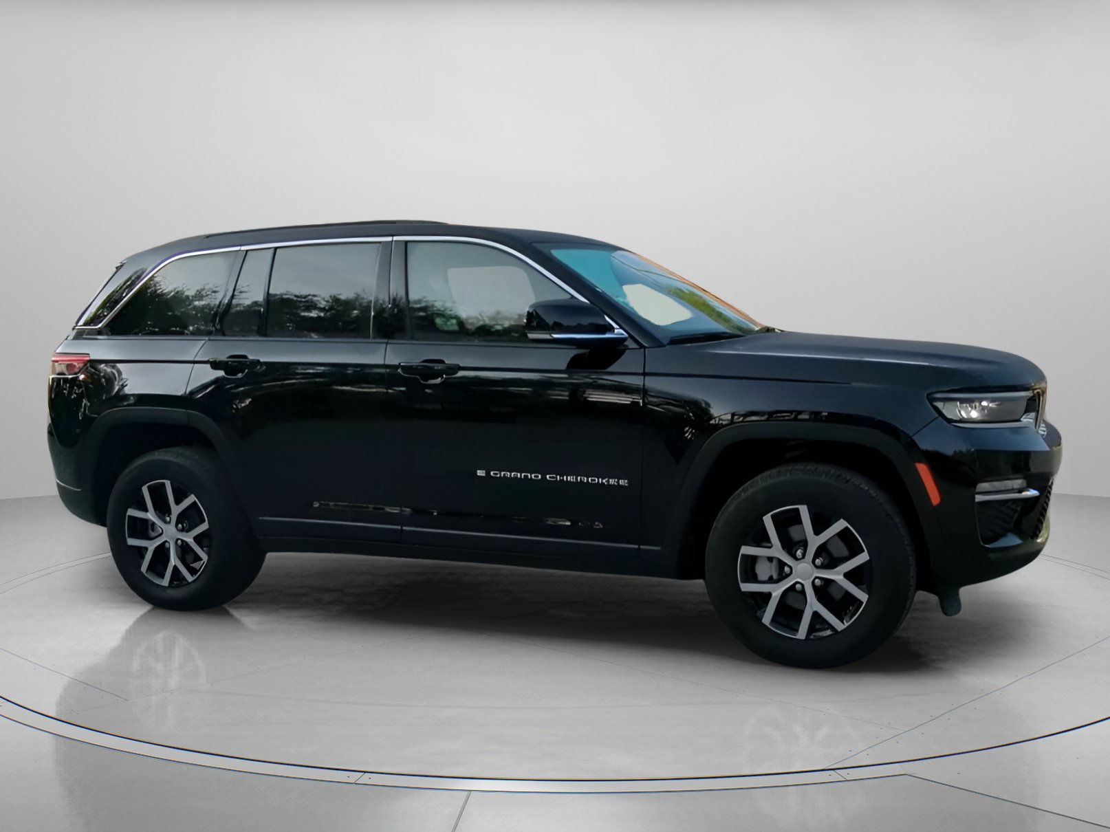 Used 2025 Jeep Grand Cherokee Limited AWD/4WD image 35