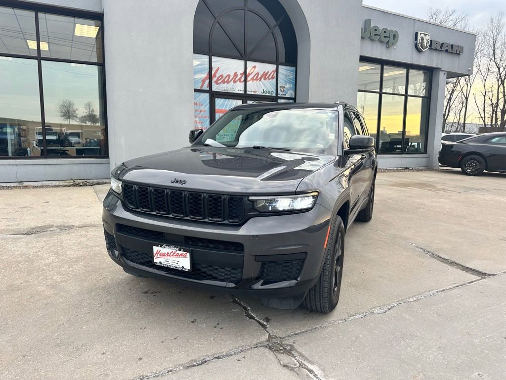 Used 2024 Jeep Grand Cherokee L Laredo image 3