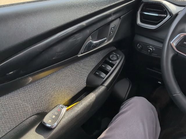 Used 2024 Chevrolet TrailBlazer LT w/ LT Cold Weather Package image 11