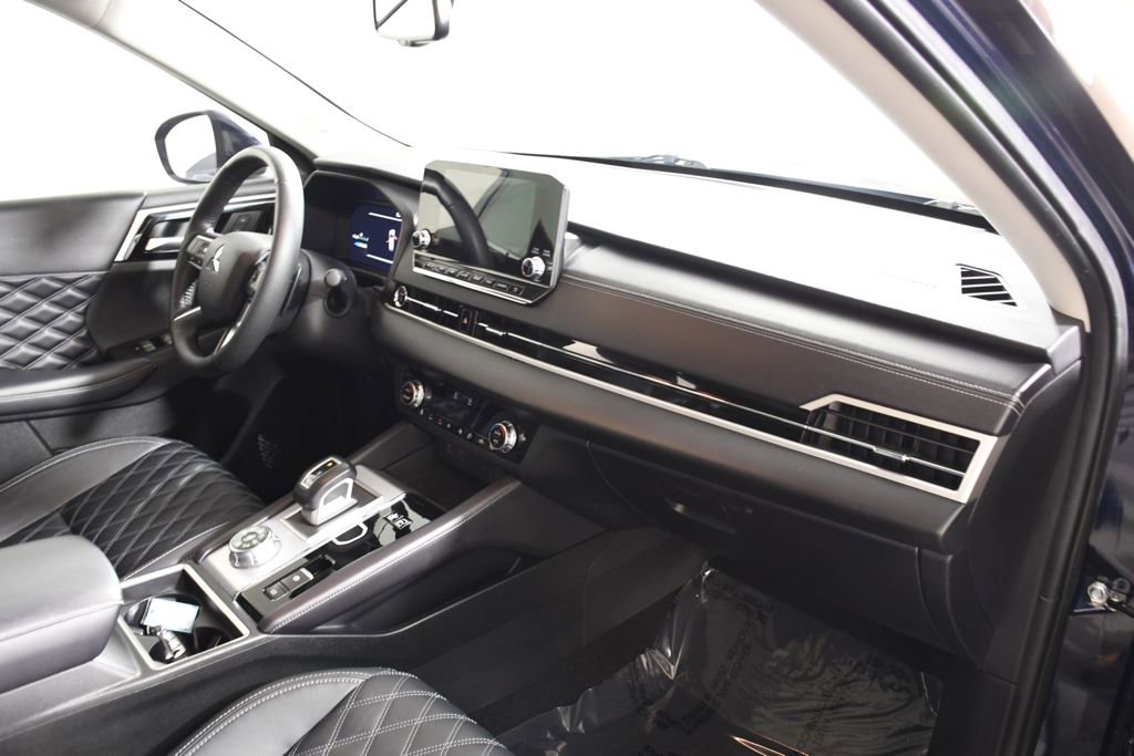 Used 2023 Mitsubishi Outlander SEL AWD/4WD image 19