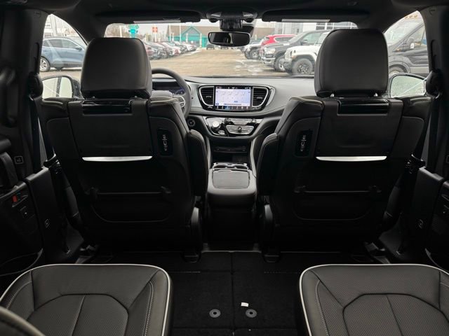 New 2026 Chrysler Pacifica Limited w/ Uconnect Theater Family Group image 23