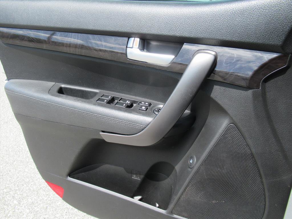 Used 2014 Kia Sorento LX image 18