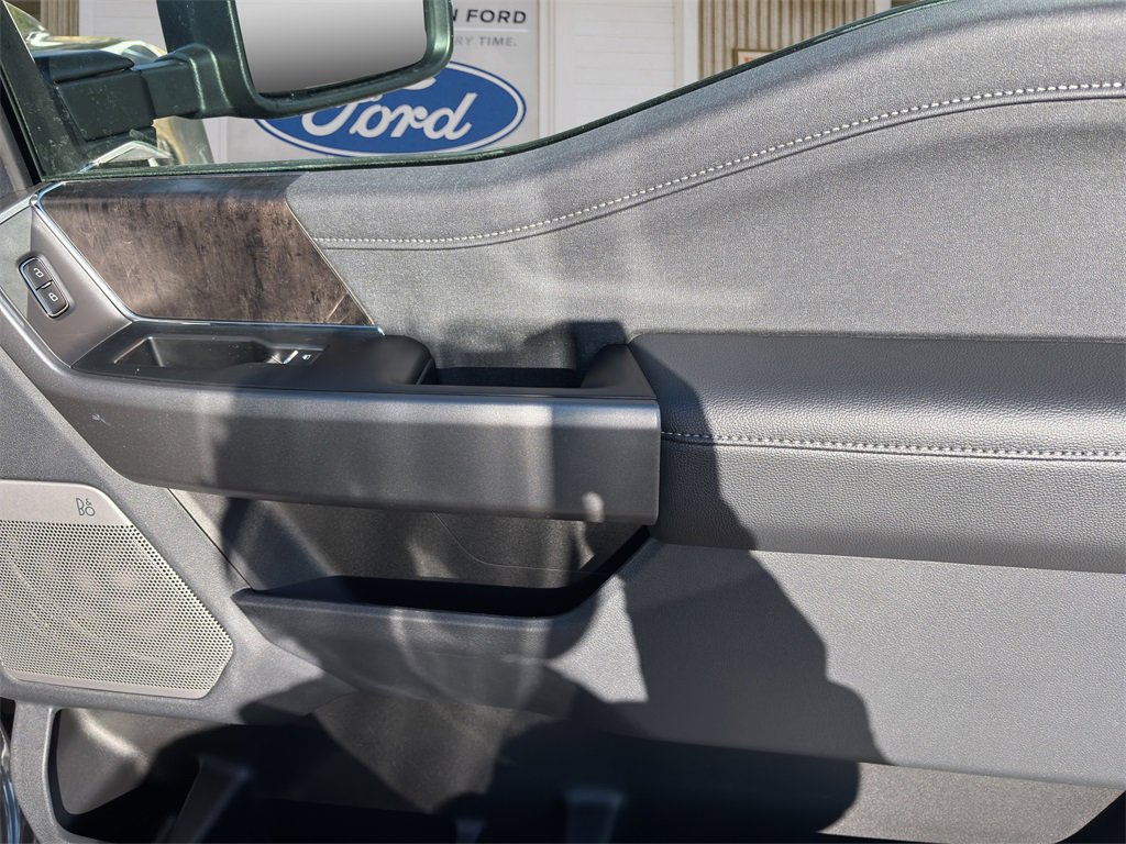 New 2026 Ford F250 Lariat w/ Chrome Package image 30