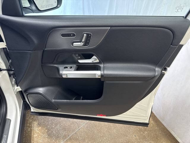 Used 2022 Mercedes-Benz GLB 250 4MATIC image 29