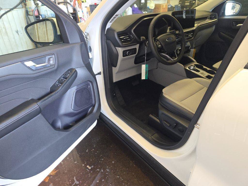 New 2024 Ford Escape SE FWD image 10