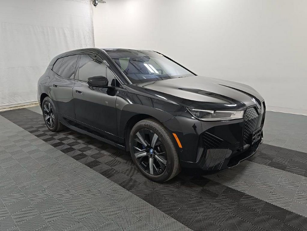 Used 2024 BMW iX xDrive50 w/ Sport Package AWD/4WD image 3