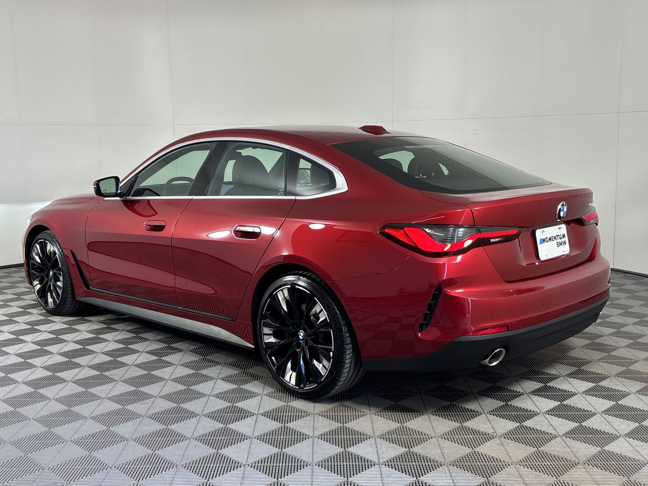 Used 2025 BMW 430i w/ Premium Package RWD image 3