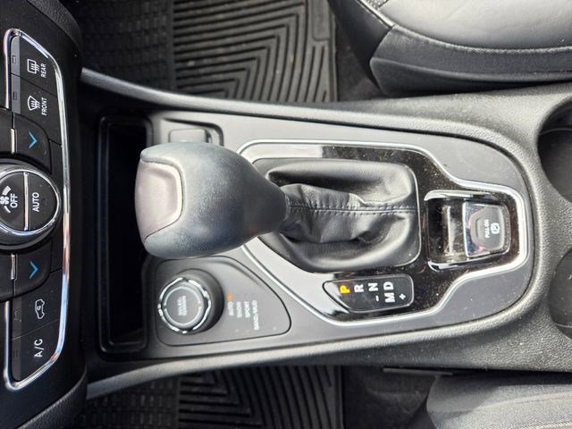 Used 2019 Jeep Cherokee Limited w/ Technology Group image 8