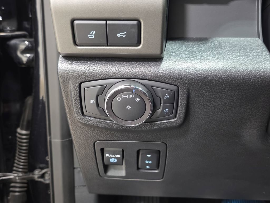 Used 2019 Ford Expedition XLT w/ Equipment Group 202A AWD/4WD image 26