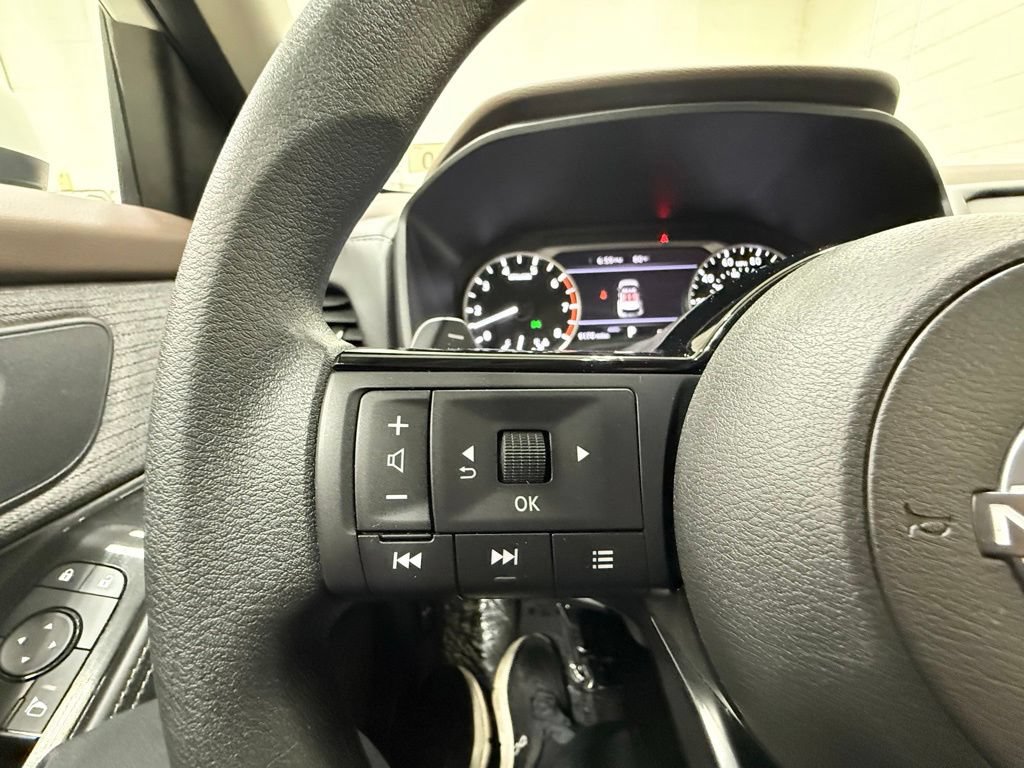 Used 2023 Nissan Rogue SV AWD/4WD image 22
