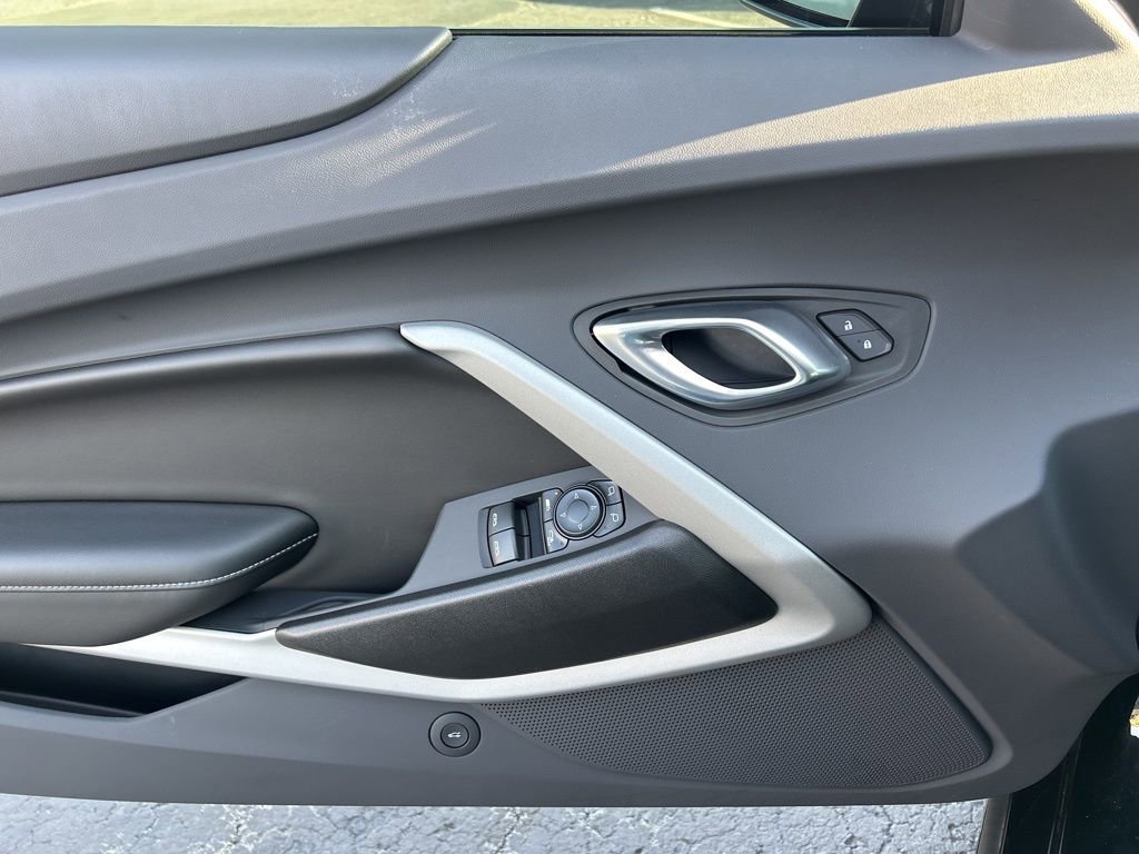 Used 2023 Chevrolet Camaro LT w/ Technology Package image 15