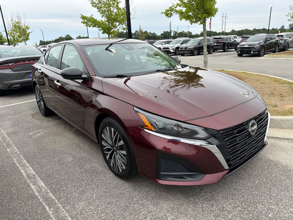Used 2024 Nissan Altima 2.5 SV FWD image 4