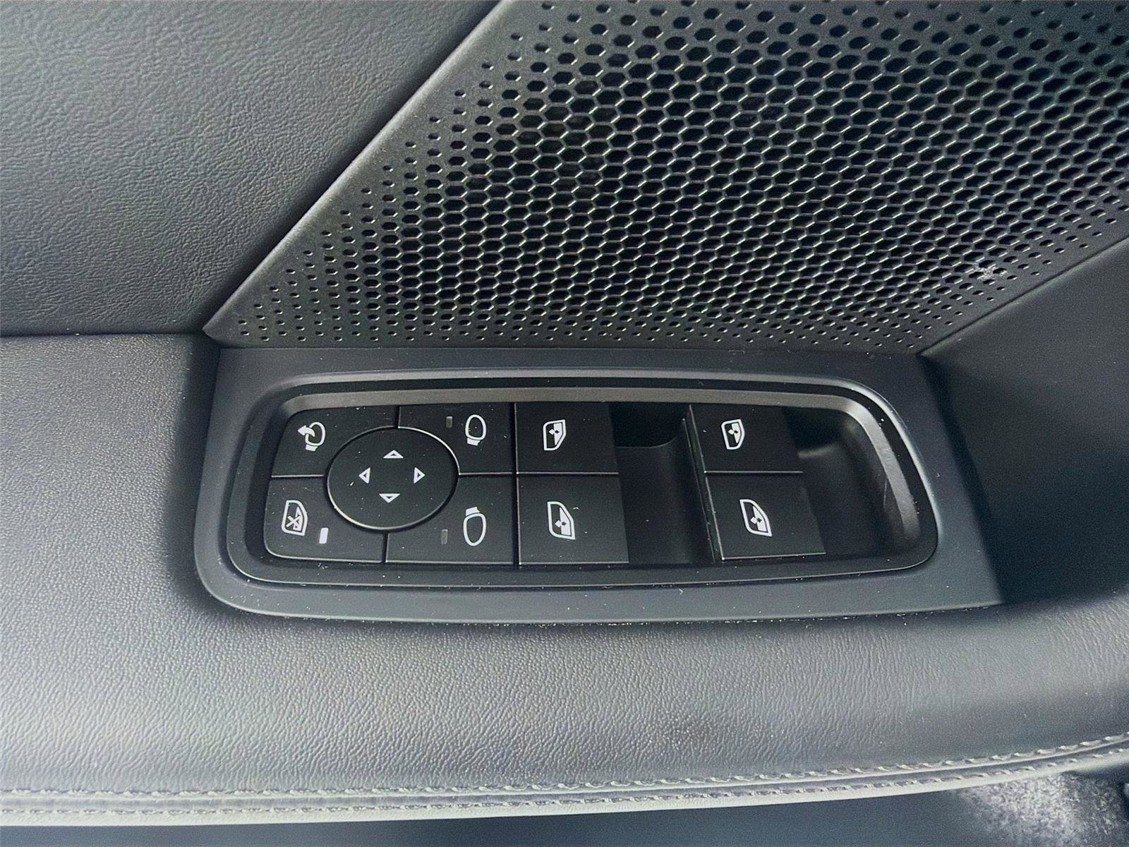 New 2025 Porsche Taycan 4 Cross Turismo image 7