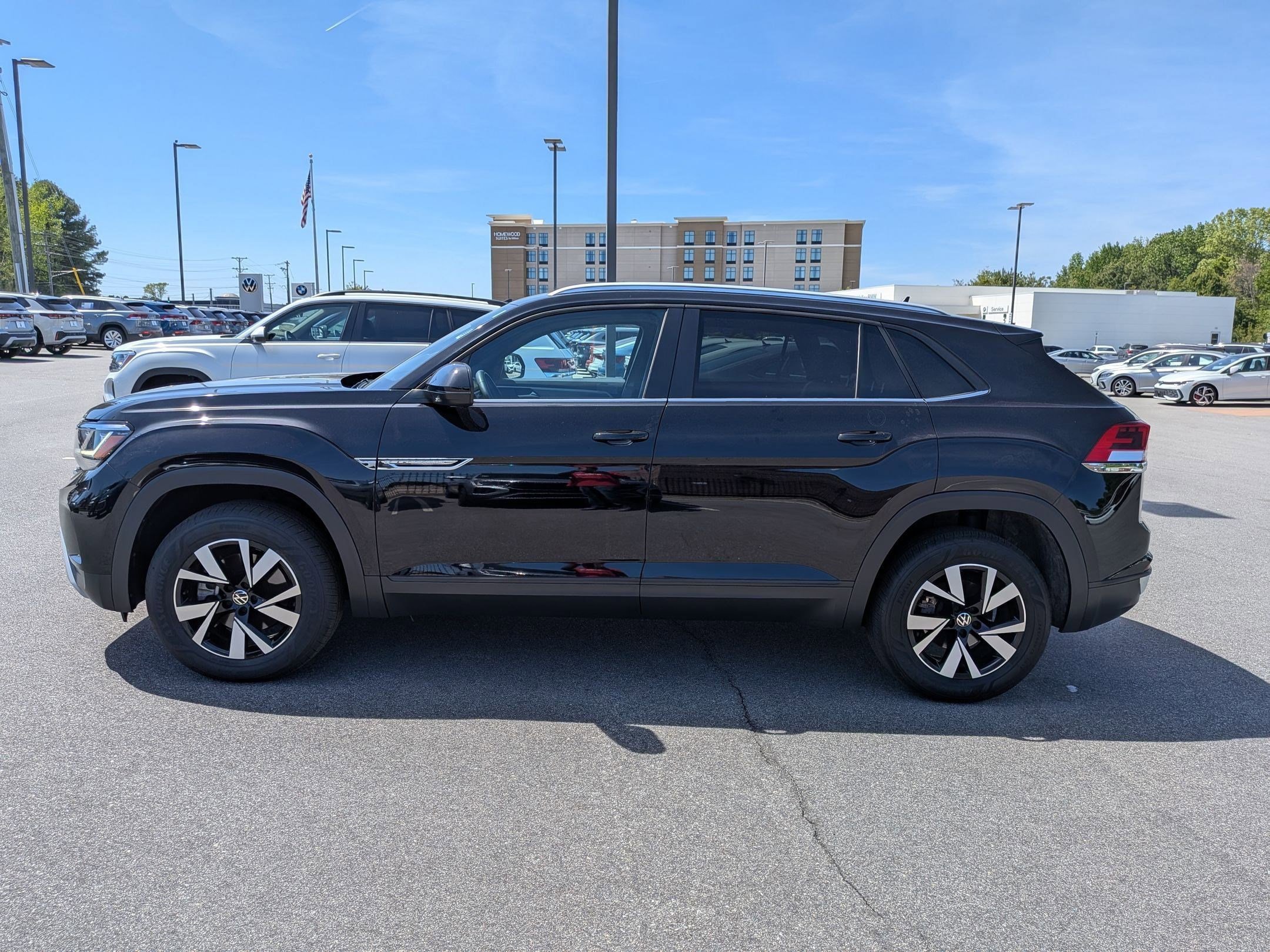 Used 2023 Volkswagen Atlas Cross Sport SE AWD/4WD image 6