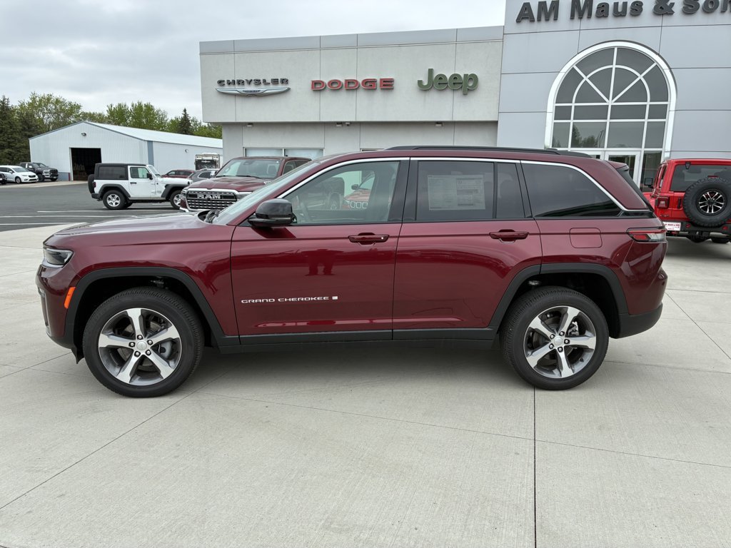 New 2026 Jeep Grand Cherokee Limited w/ Trailer Tow Package AWD/4WD image 5