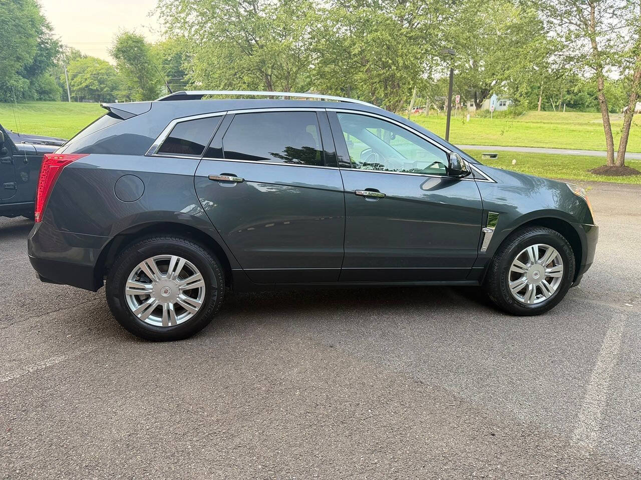 Used 2011 Cadillac SRX Luxury FWD image 7