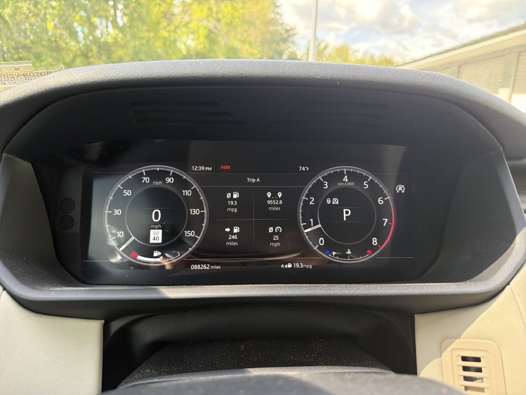 Used 2018 Land Rover Discovery HSE AWD/4WD image 7