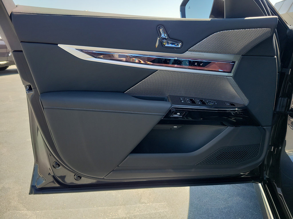 New 2026 BMW i7 M70 RWD image 20