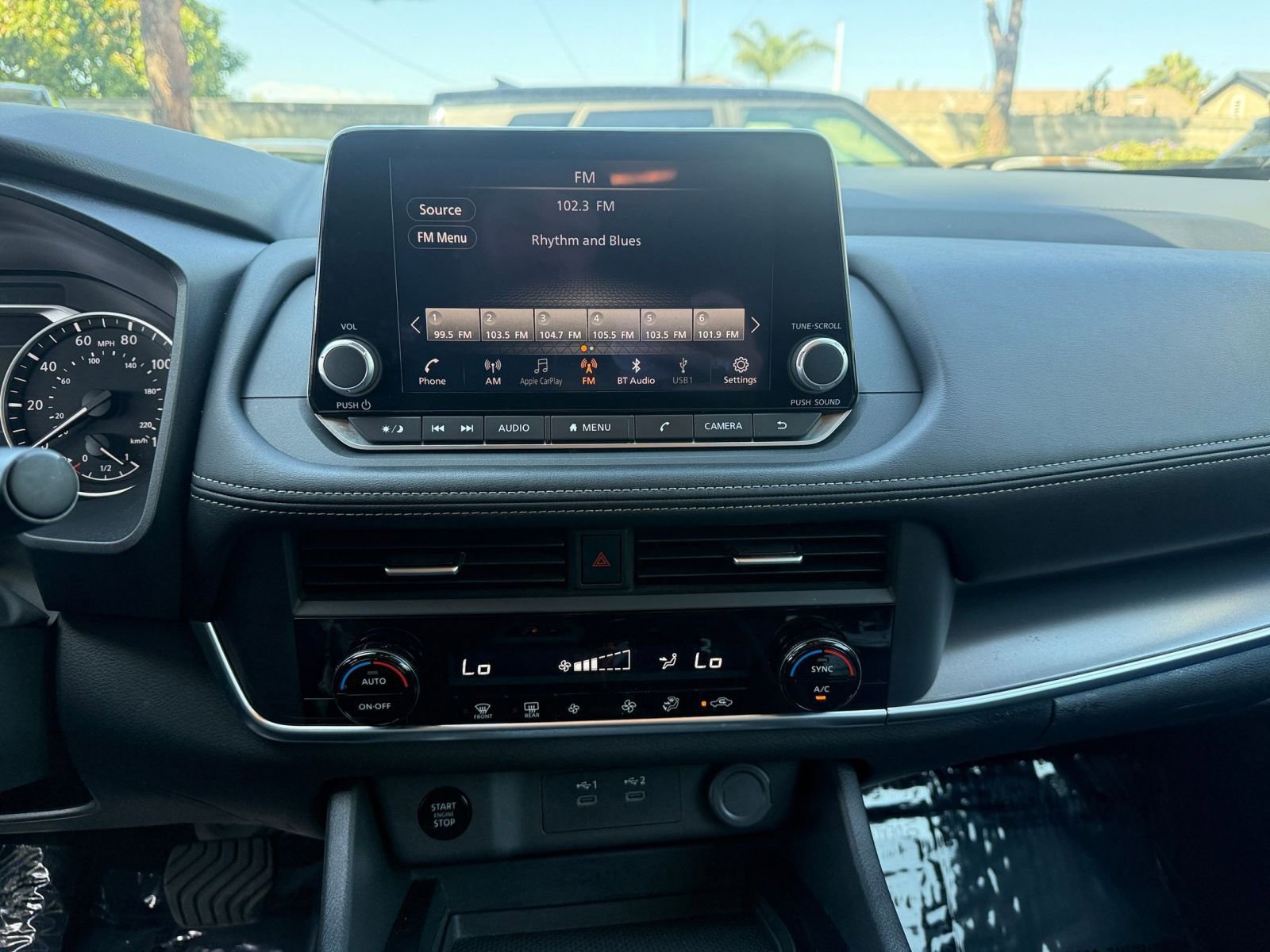 Used 2025 Nissan Rogue SV FWD image 17