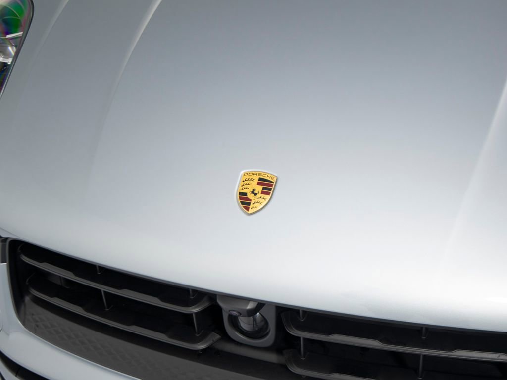 Certified 2025 Porsche Macan image 32