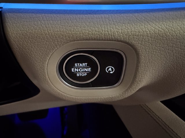 Used 2025 Mercedes-Benz GLE 350 4MATIC w/ AMG Line Exterior image 12