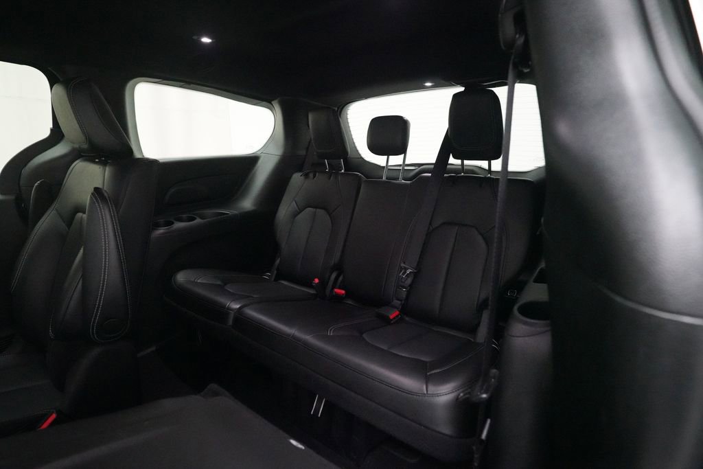 Used 2023 Chrysler Pacifica Touring-L w/ S Appearance Package image 17