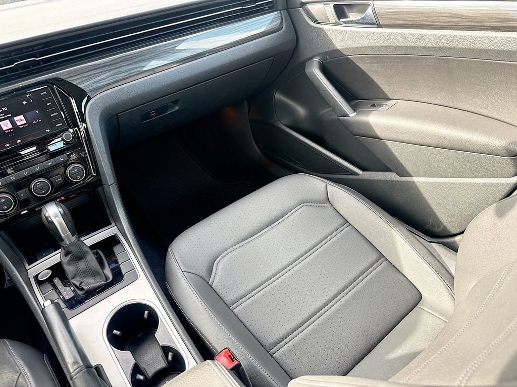 Used 2020 Volkswagen Passat 2.0T R-Line image 26