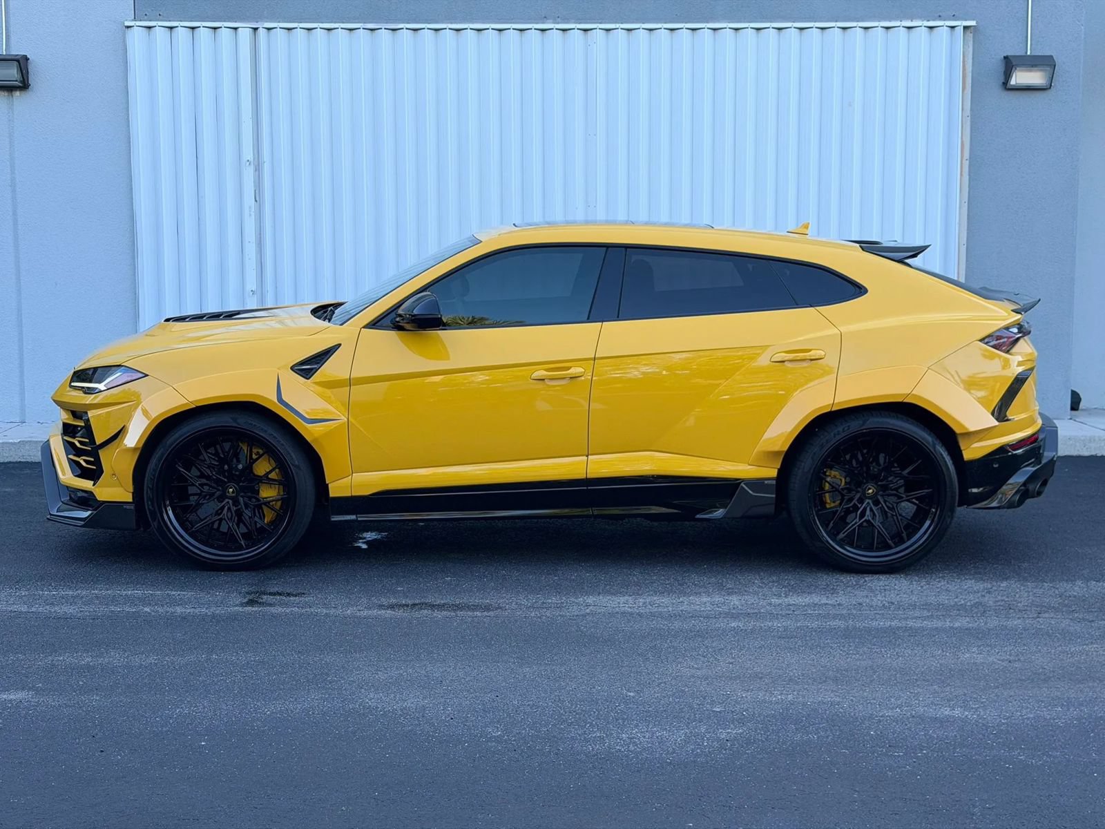 Used 2021 Lamborghini Urus AWD/4WD image 8