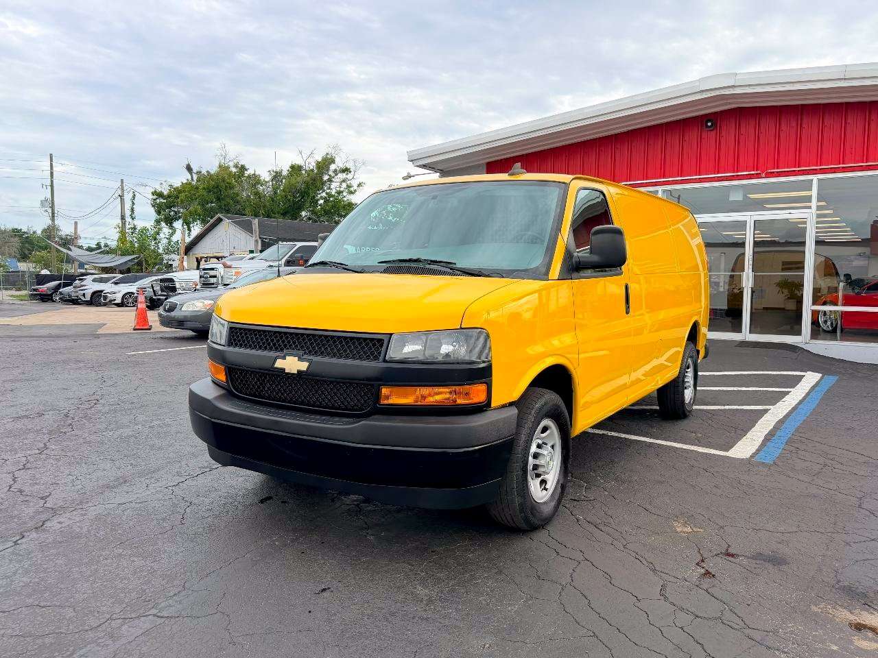 Used 2020 Chevrolet Express 2500 RWD image 3