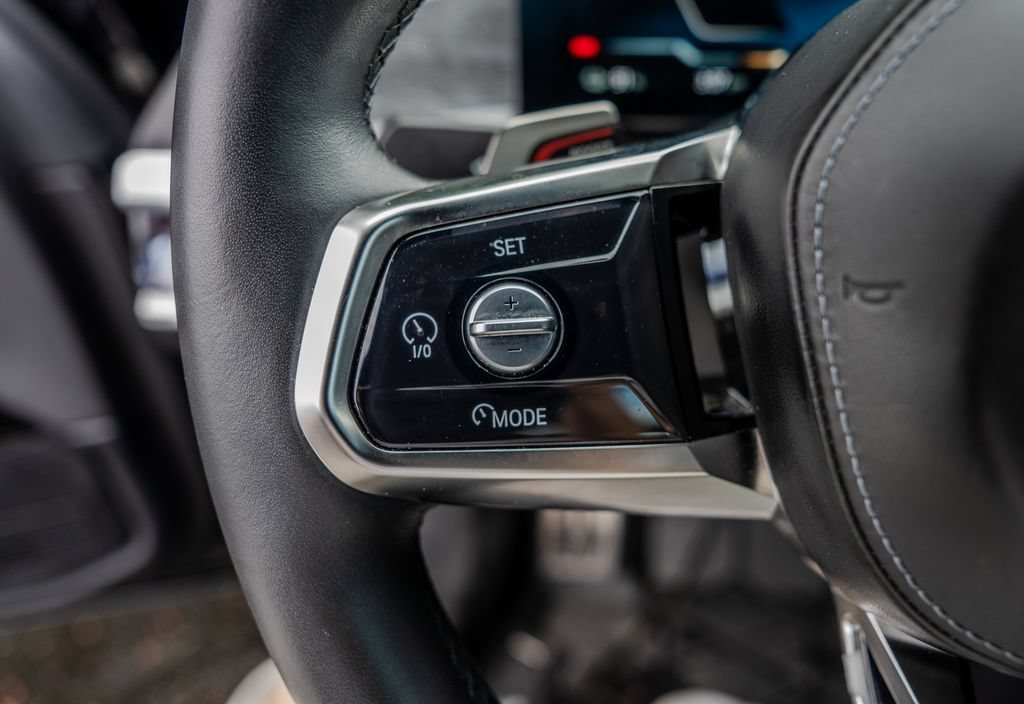 Used 2023 BMW i7 xDrive60 AWD/4WD image 6