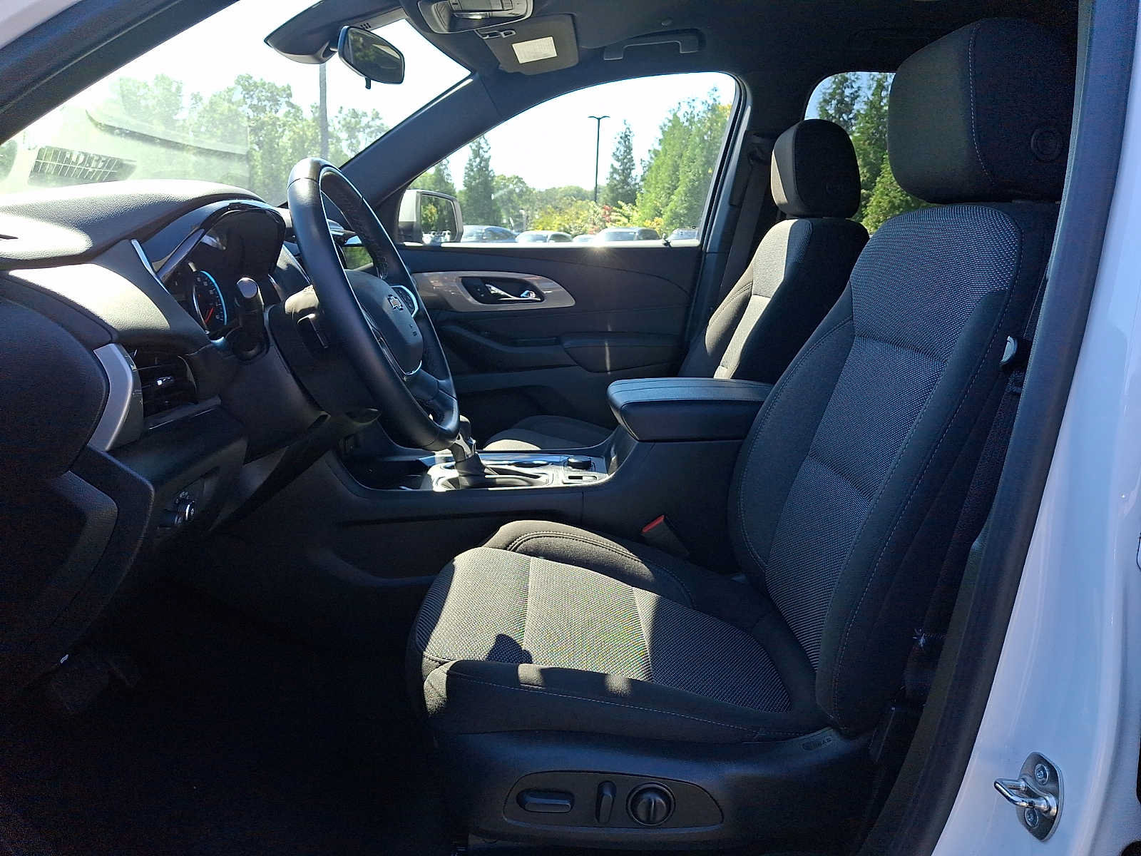 Used 2024 Chevrolet Traverse LT AWD/4WD image 14