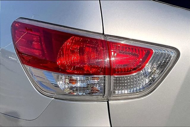 Used 2013 Nissan Pathfinder Platinum FWD image 29
