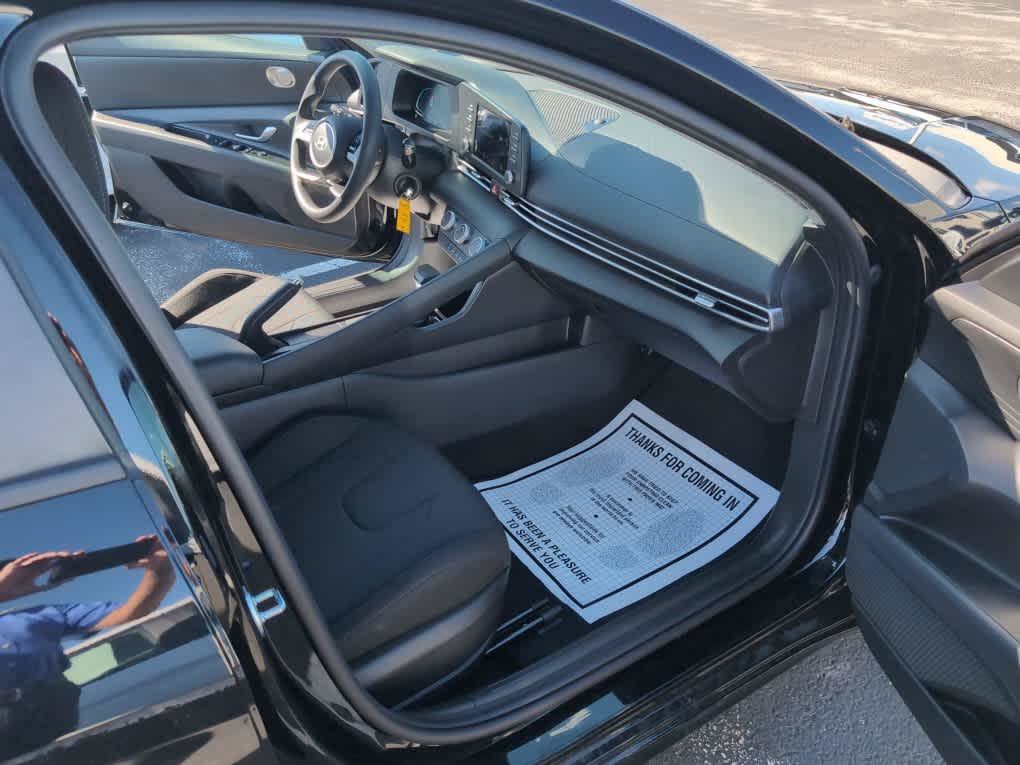 New 2026 Hyundai Elantra SE FWD image 21