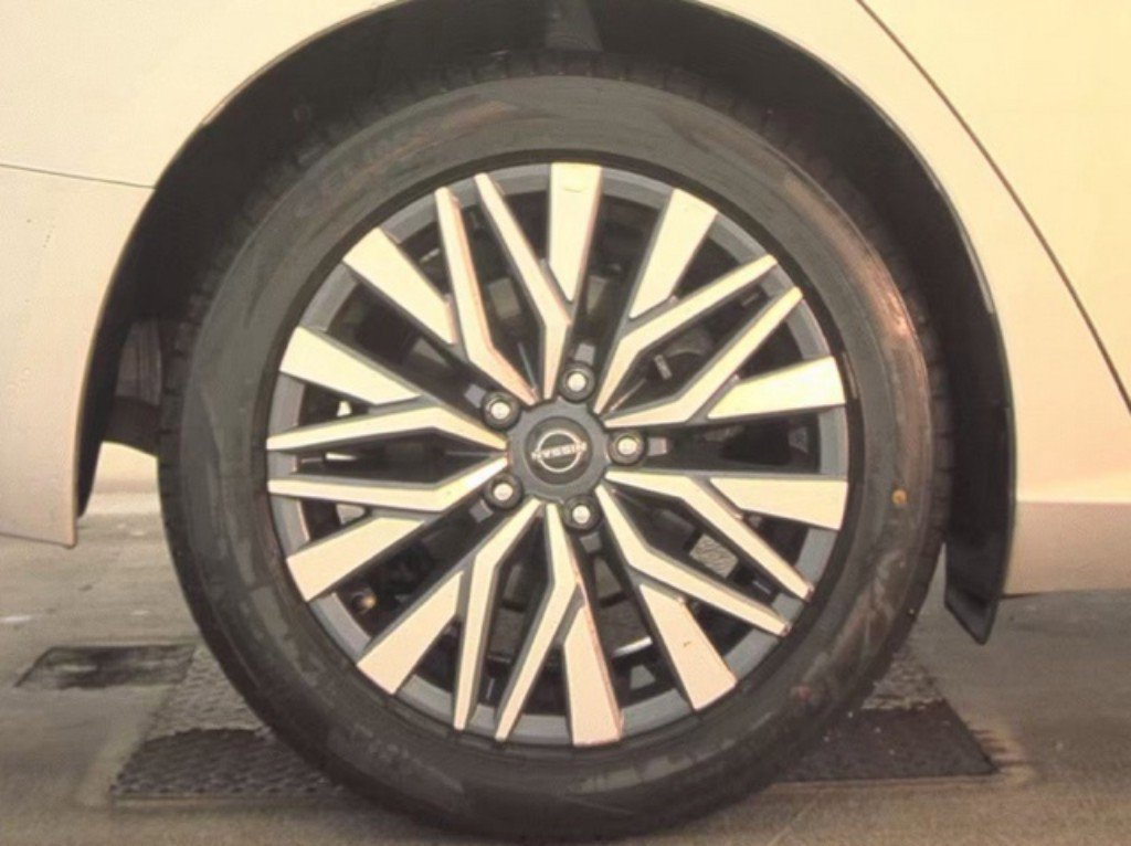 Used 2025 Nissan Altima 2.5 SV FWD image 20