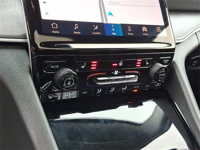 Used 2022 Jeep Grand Cherokee L Limited image 17