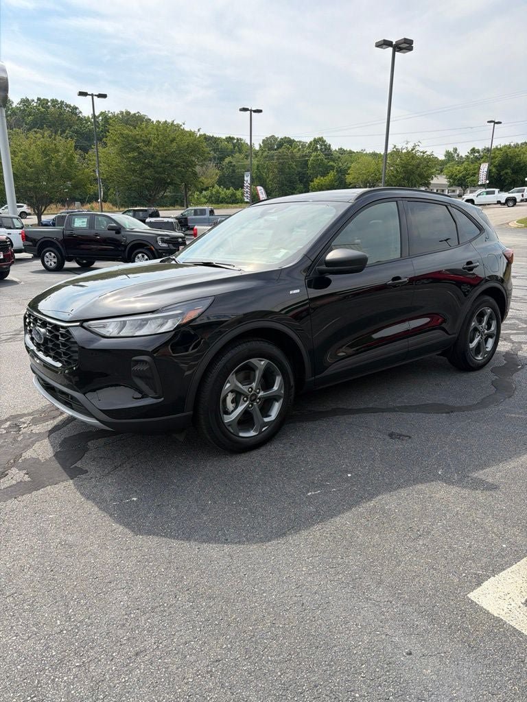New 2025 Ford Escape ST-Line w/ Cold Weather Package FWD image 18