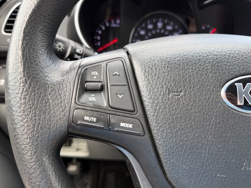 Used 2015 Kia Sorento LX image 23