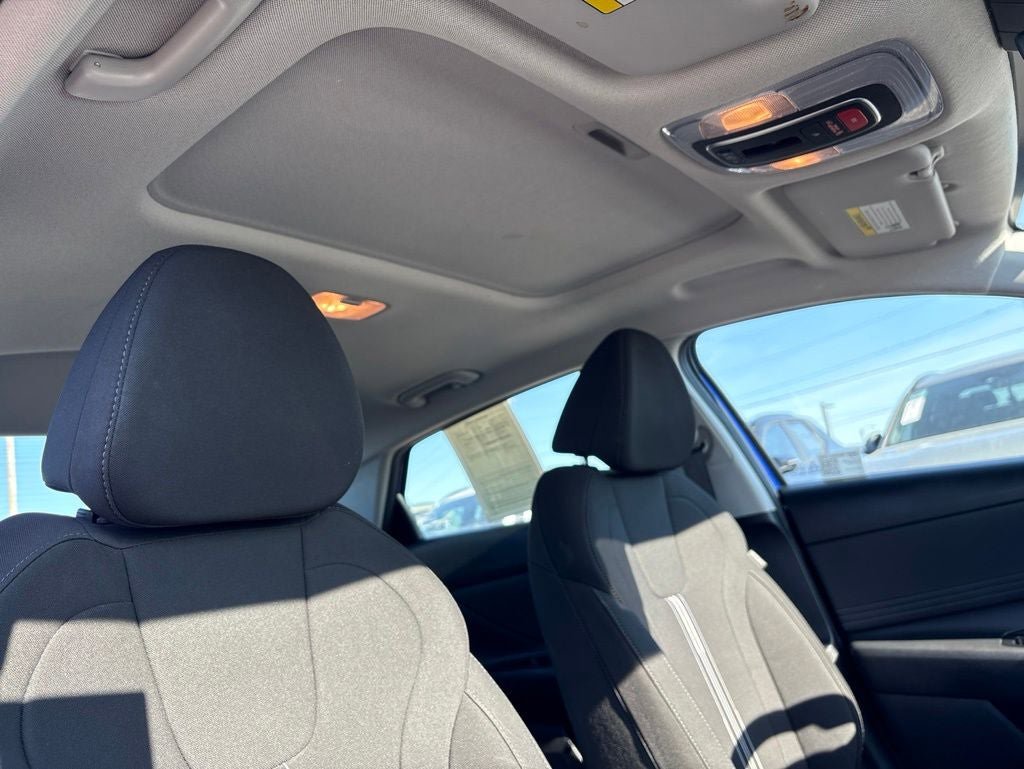 Certified 2025 Hyundai Elantra SEL FWD image 30