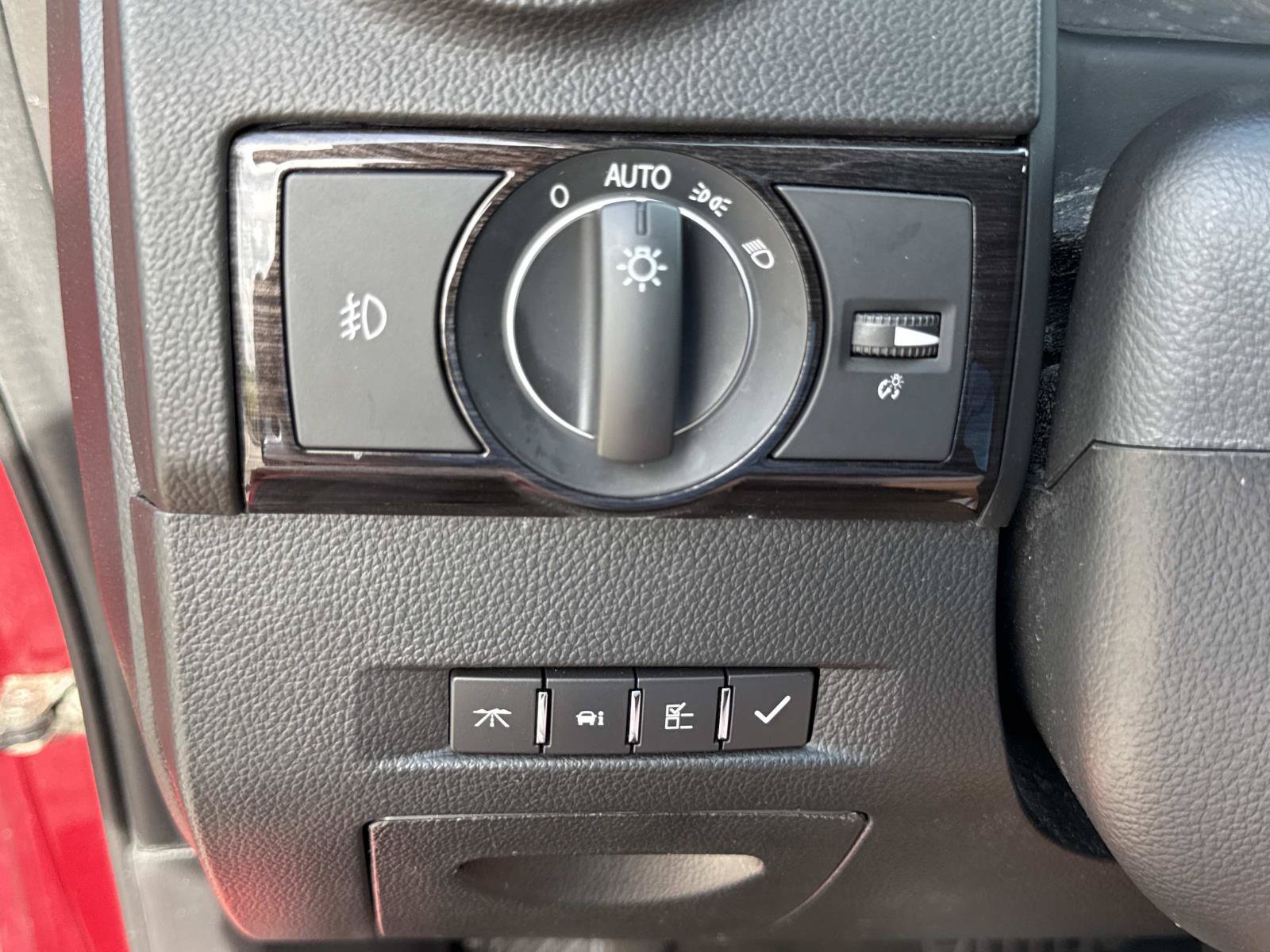 Used 2014 Chevrolet Captiva Sport LTZ FWD image 27