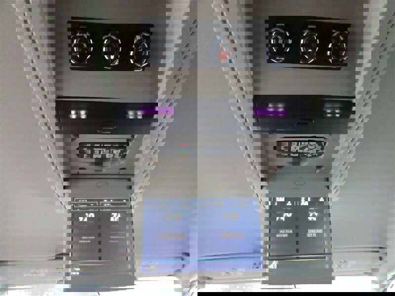 Used 2014 Chrysler Town & Country Touring image 21