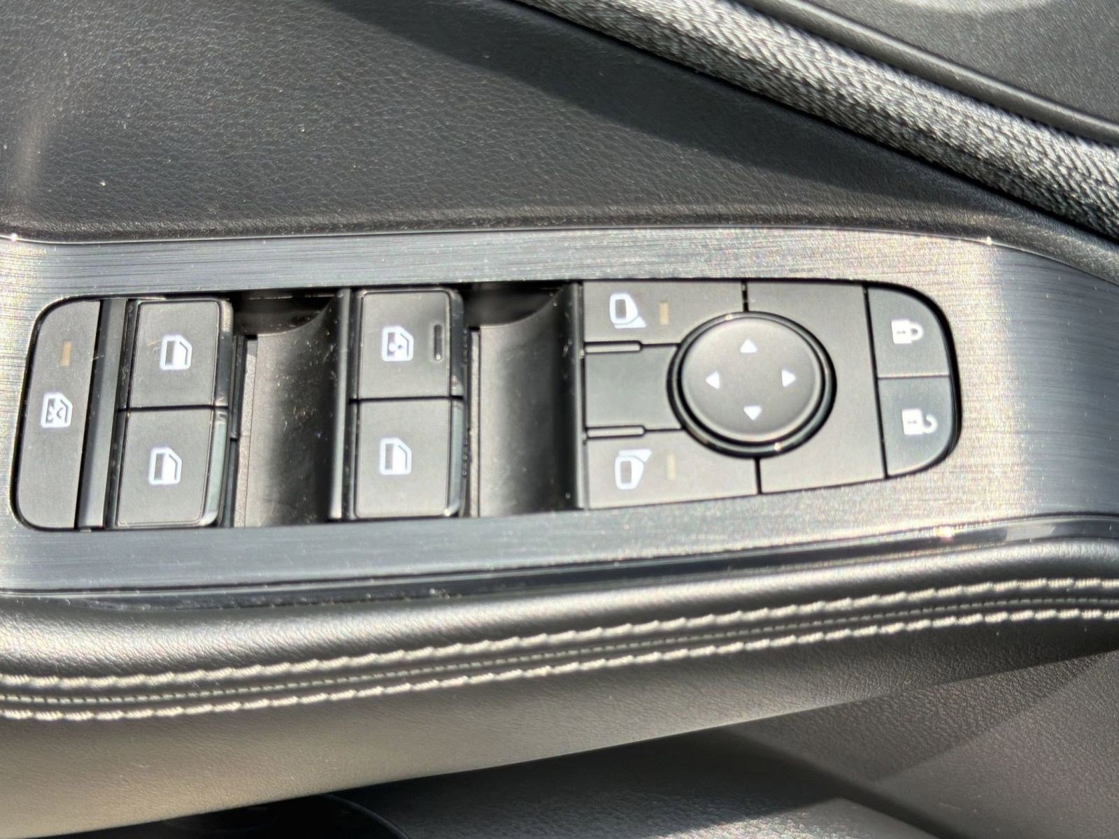 Used 2023 Nissan Rogue SV FWD image 23