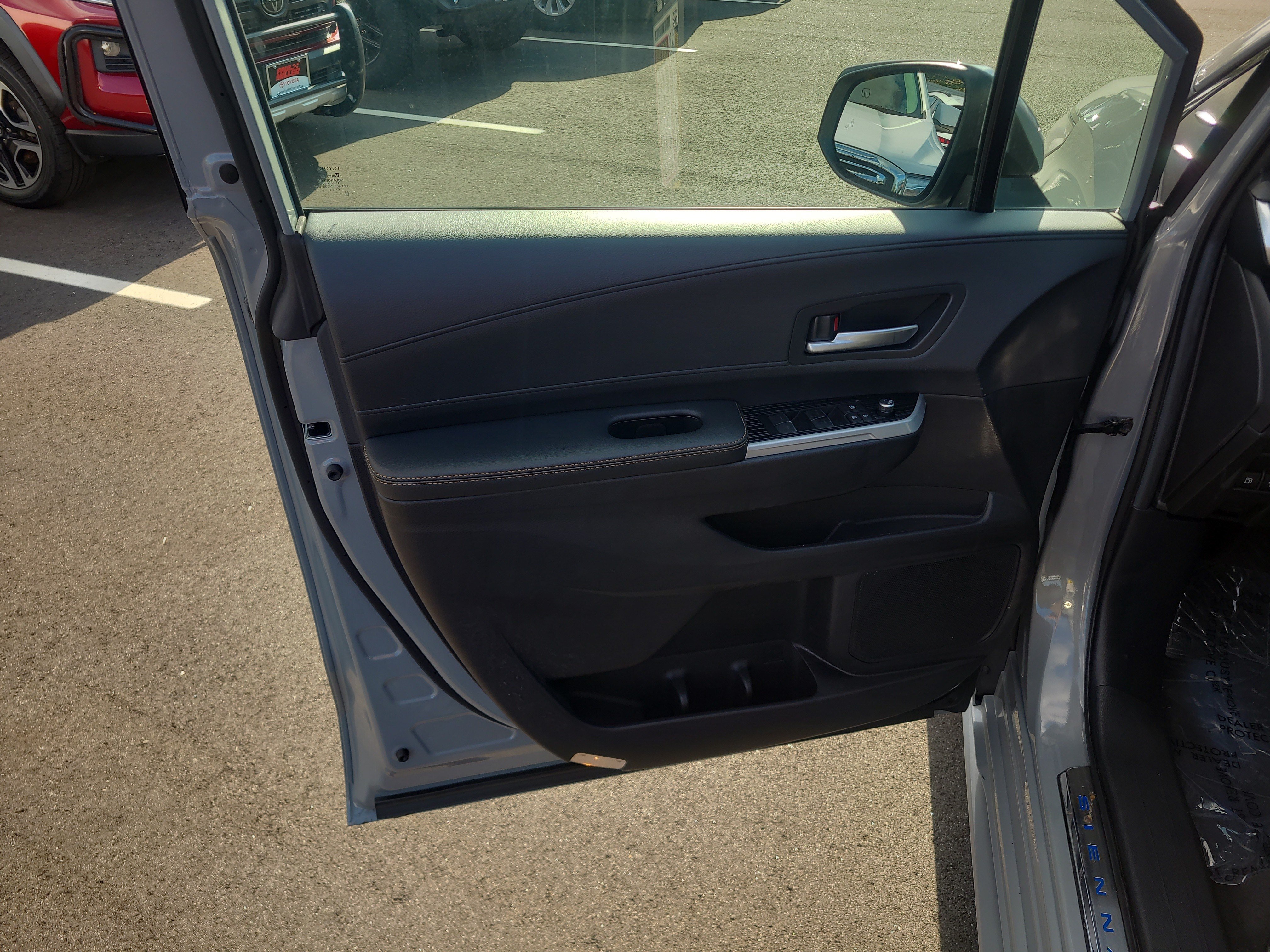 Certified 2025 Toyota Sienna XLE Woodland Edition AWD/4WD image 14