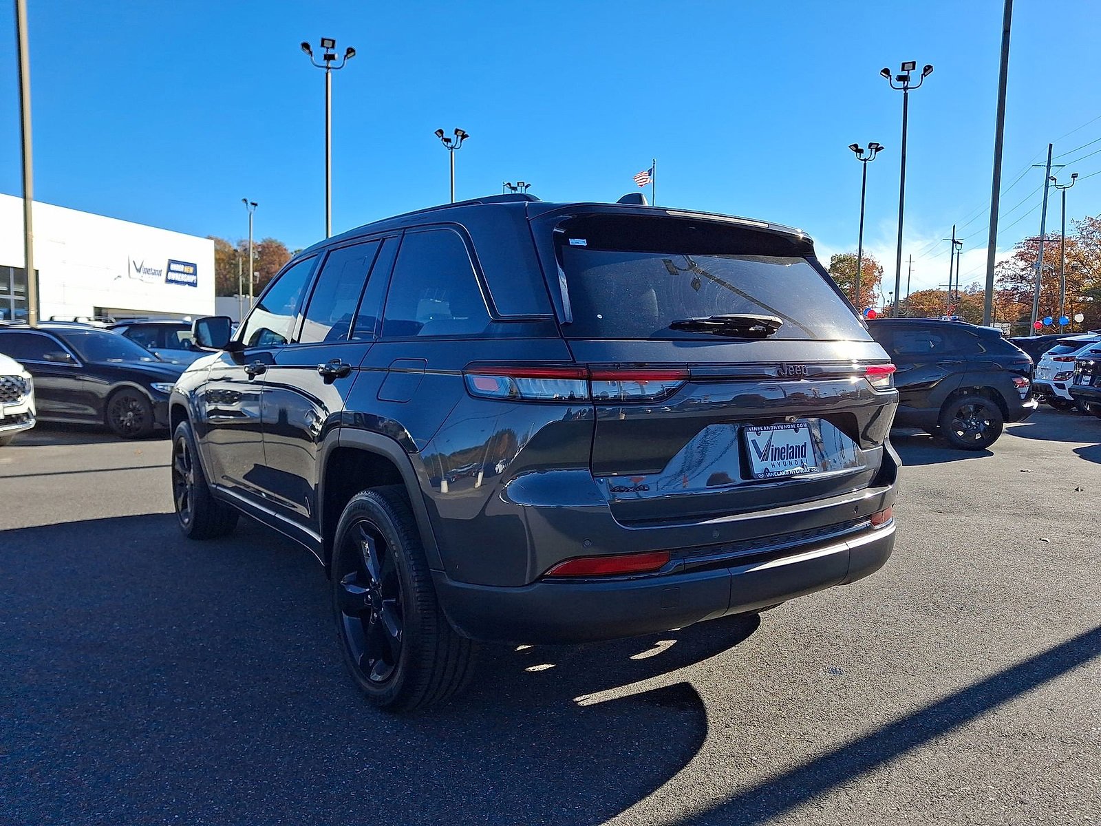 Used 2023 Jeep Grand Cherokee Altitude image 28