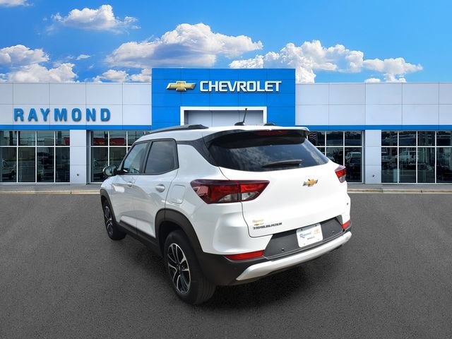 Used 2025 Chevrolet TrailBlazer LT w/ LT Cold Weather Package FWD image 5