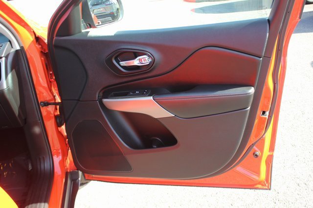 Used 2021 Jeep Cherokee Latitude Lux w/ Sun & Sound Group image 31