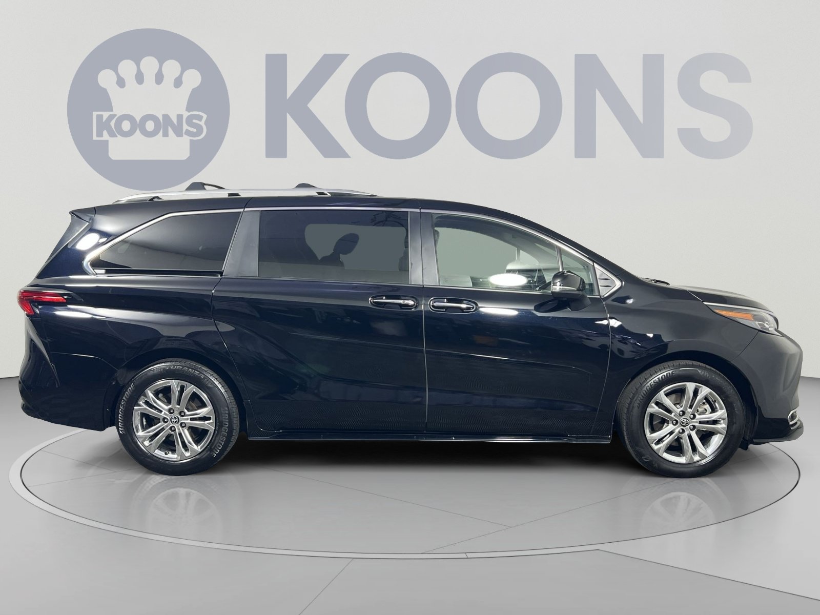 Used 2024 Toyota Sienna Platinum AWD/4WD image 8